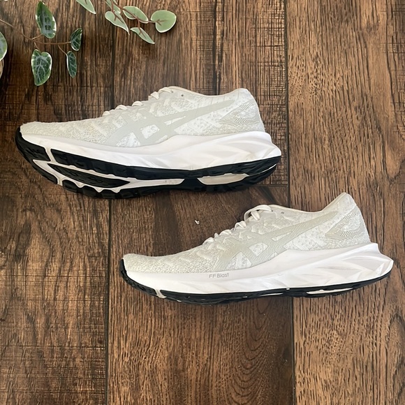 ASICS Dynablast Running Sneakers in White and Glacier Grey - Picture 3 of 14